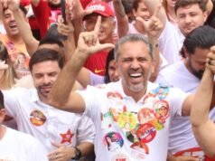 Em caminhada no Álvaro Wheyne, Elmano destaca avanços na cultura do Ceará