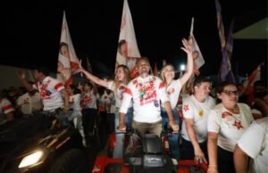 Tainah Marinho participa de ato de campanha em Baturité ao lado de Elmano, Jade e Aldigueri