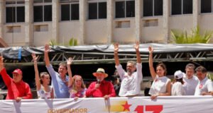 Lula e Elmano participam de caminhada no Centro de Fortaleza
