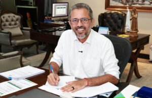 Elmano de Freitas envia à Assembleia projeto de lei que zera IPVA de motoristas de aplicativo e entregadores