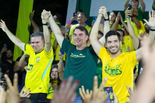 Alcides Fernandes, Flávio Bolsonaro e André Fernandes