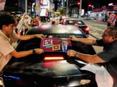 Apoiadores e militantes realizam bandeiraços em Fortaleza em apoio a reeleição de Lula
