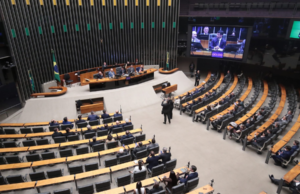 Câmara dos Deputados terá mudanças em 2027, mas mantém maioria masculina e branca