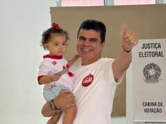 Chagas Vieira vota em Fortaleza