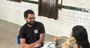 Danilo Soares, candidato à governador do Ceará, vota em Crateús