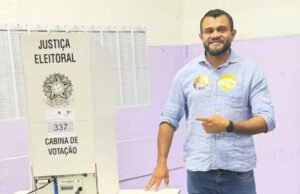 Delegado Huggo, candidato à governador do Ceará, vota em Fortaleza