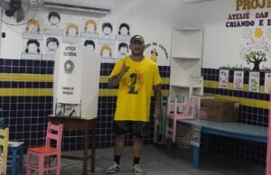 Ieri Braga, candidato à governador do Ceará, vota em