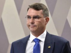 Flávio Bolsonaro chama discussão sobre fim da escala 6×1 de oportunista
