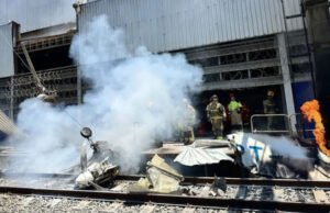 Piloto morre carbonizado após avião cair e pegar fogo em estação de metrô em Belo Horizonte