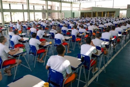 Ceará registra recorde de inscrições de detentos no Encceja 2026, com mais de 13 mil participantes