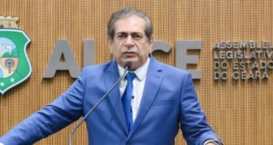 Zezinho Albuquerque chega ao 10º mandato e será o deputado mais antigo da Alece a partir de 2027
