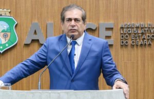 Zezinho Albuquerque chega ao 10º mandato e será o deputado mais antigo da Alece a partir de 2027