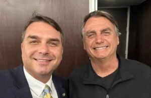 Flávio visita Bolsonaro pela primeira vez após liberação do STF