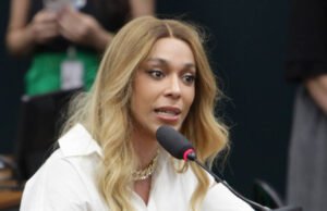 Erika Hilton critica estratégia do PSOL e admite possibilidade de migrar para o PT em 2027