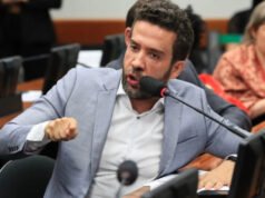André Janones permanece na UTI após arritmia cardíaca; previsão é de alta em até 48 horas