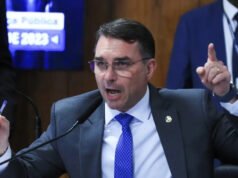 Flávio Bolsonaro já chegou aos Estados Unidos, diz aliado de Trump