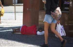 Fortaleza tem 1.300 idosos em situação de rua beneficiários do BPC, aponta Observatório