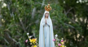 Réplica oficial de Nossa Senhora de Fátima, doada por santuário português, inicia peregrinação pelo Ceará