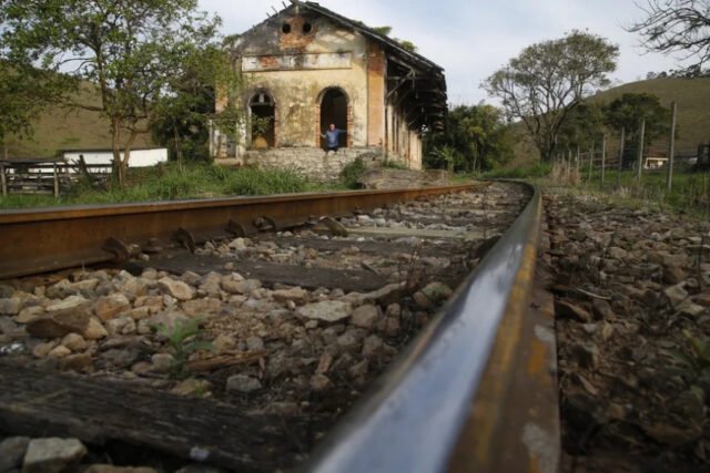 Ferrovia abandonada