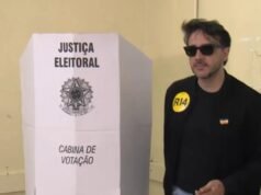 Renan Santos vota na Zona Sul de São Paulo