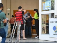 Do aeroporto à seção eleitoral, o voto precisa de vigia
