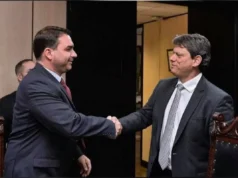 Tarcísio de Freitas interpretou Lula em treino de Flávio Bolsonaro para debate na Globo